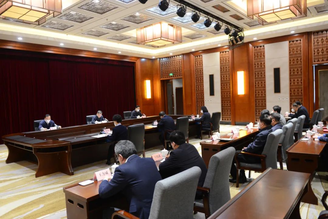 省政協舉行黨組擴大會議暨黨組理論學習中心組專題學習會議 周波主持并講話